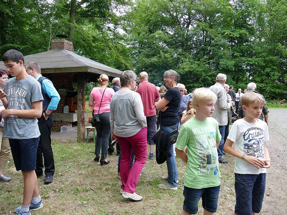 Entzünden des Johannifeuers (Foto: Karl-Franz Thiede)